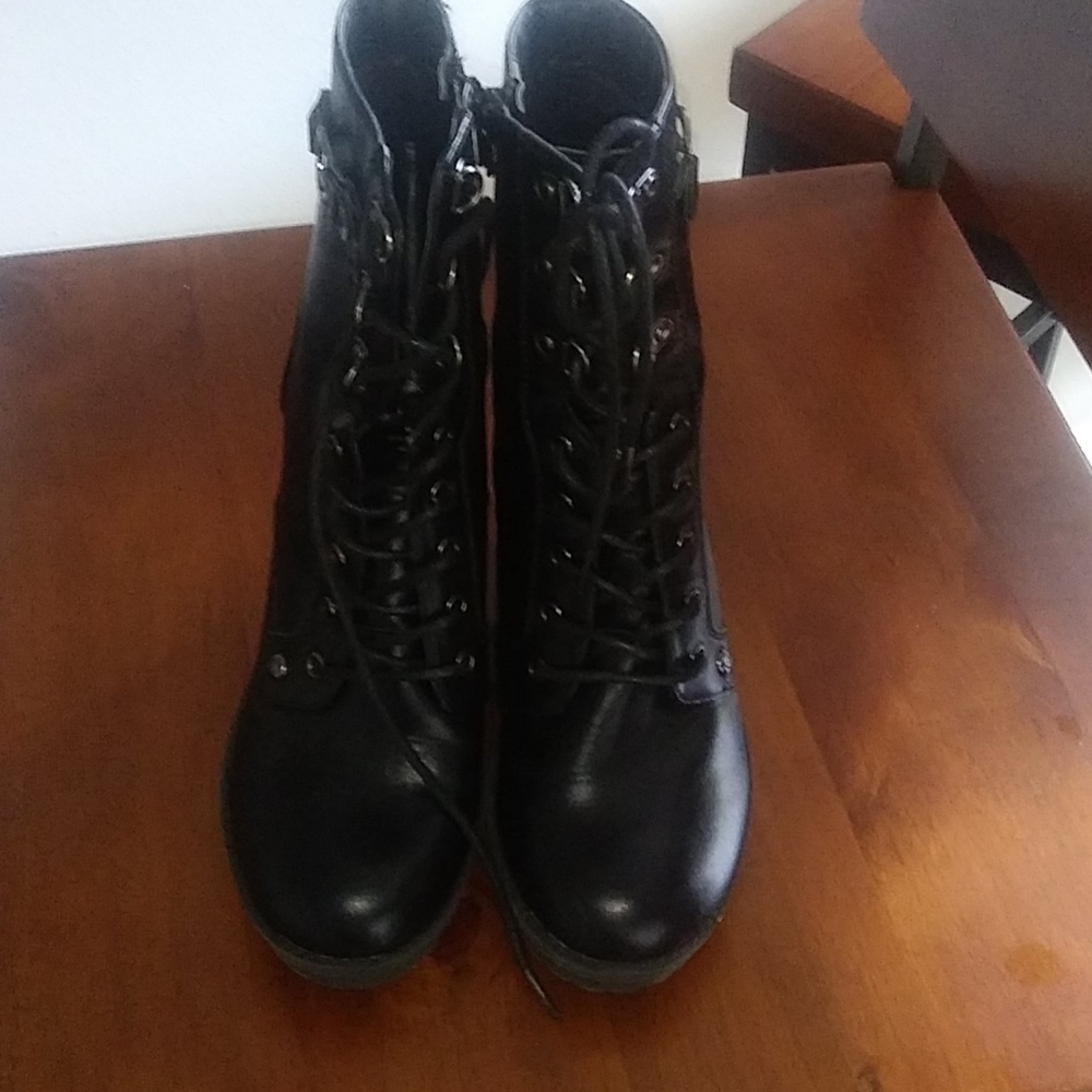 "Guess" Boots